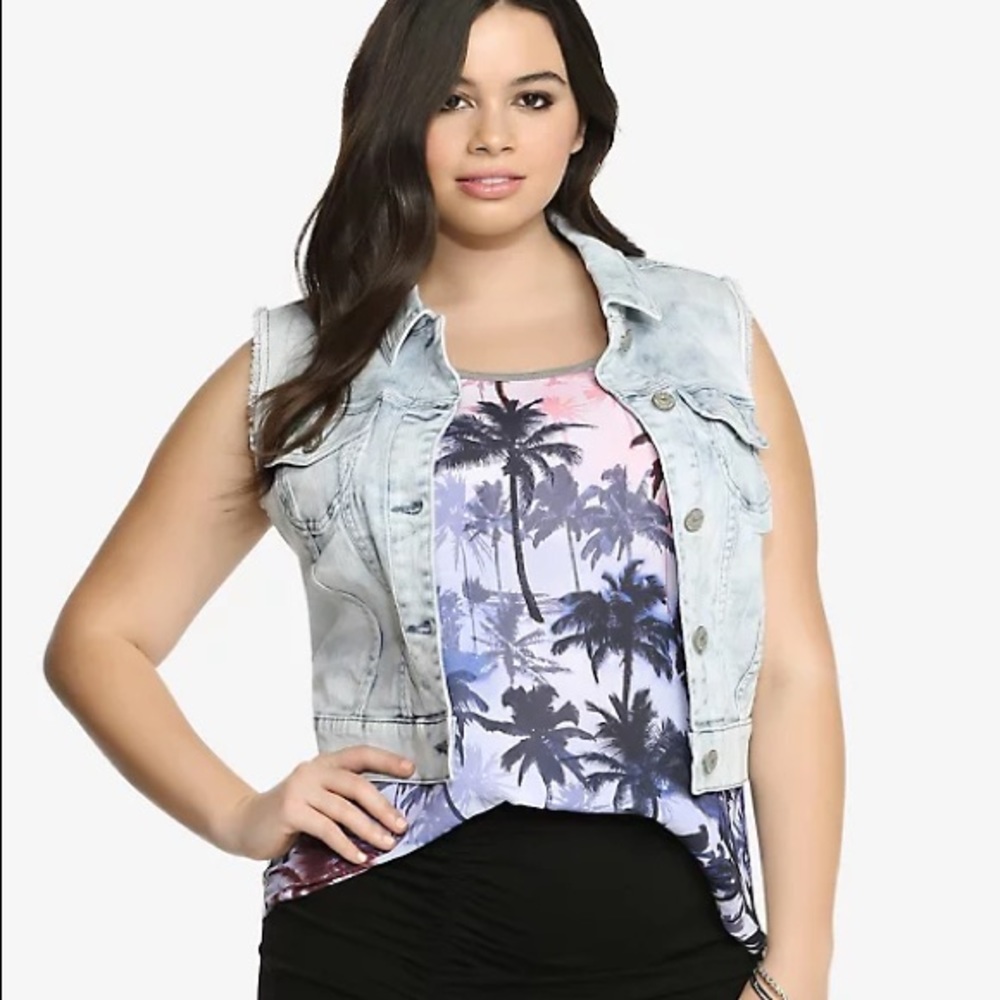 NWT TORRID ACID WASH DENIM VEST SIZE 1